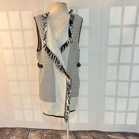 Chico's Gigi Black White Wool Blend Textured Knit Fringe Cardigan Vest Size 2 - Picture 1 of 9
